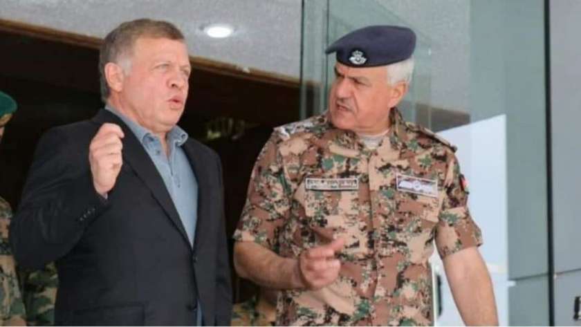 الملك الأردني ورئيس هيئة الأركان الأردنية المشتركة