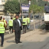 نائب بالزقازيق يشارك فى حملة لتنظيف الشوارع