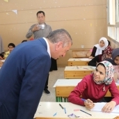 محافظ كفرالشيخ يتفقد لجان إمتحانات الشهادة الإعدادية