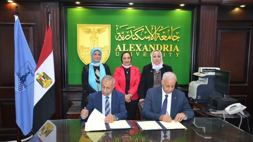 اتفاقيتا تعاون بين آداب الإسكندرية وأكاديمية للعلوم والتكنولوجيا