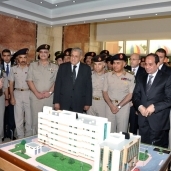 الرئيس السيسى مع قادة الجيش فى افتتاح أحد المشروعات