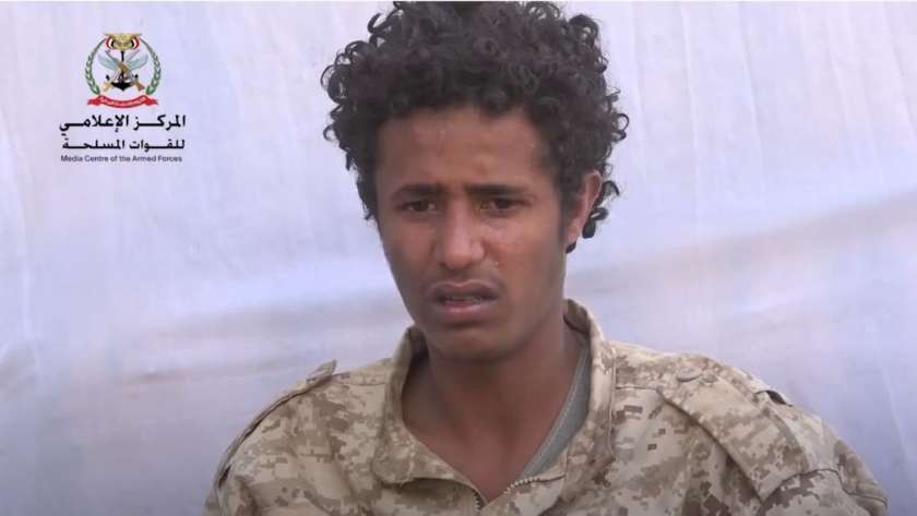 أحد الأسرى الذين ألقي القبض عليهم وهم يقاتلون في صفوف ميليشيا الحوثي