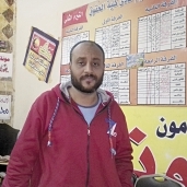 محمد عبده أحد أصحاب السنتر لبيع الملازم لطلبة جامعة عين شمس