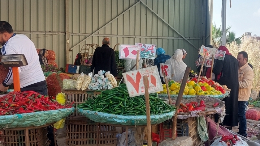 سوق الخضروات والفاكهة - أرشيفية