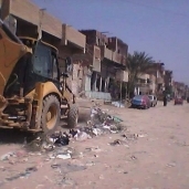 حملة نظافة لرفع المخلفات والقمامة بشوارع مدينة طامية بالفيوم