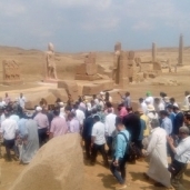 أهالى «صان الحجر» يستقبلون وزير الآثار