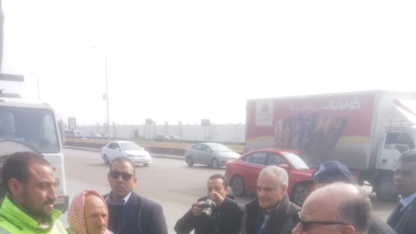 محافظ القاهرة يتابع إزالة أثار الأمطار