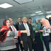 بالصور| نائب رئيس جامعة أسيوط يفتتح أول مركز للخلايا الجزعية في الصعيد