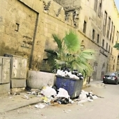 القمامة تحاصر باب «التكية»