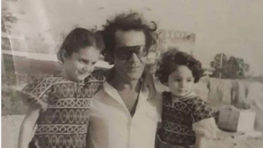 الفنان محمود ياسين مع أبنائه