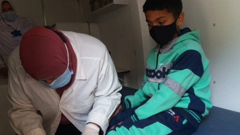 فحص وعلاج 1314 مواطنا خلال قافلة طبية بقرية السعادنة في بني سويف