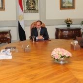 الرئيس عبد الفتاح السيسي مع رئيس الوزراء ووزير المالية