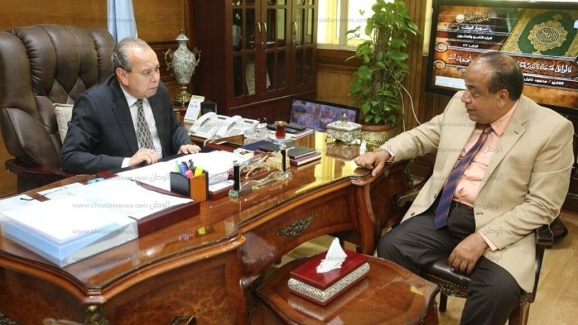 محافظ كفر الشيخ خلال لقاءه السكرتير العام المساعد
