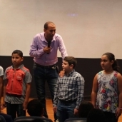 المشاركون فى فعالية «الإعلامى الصغير» على المسرح