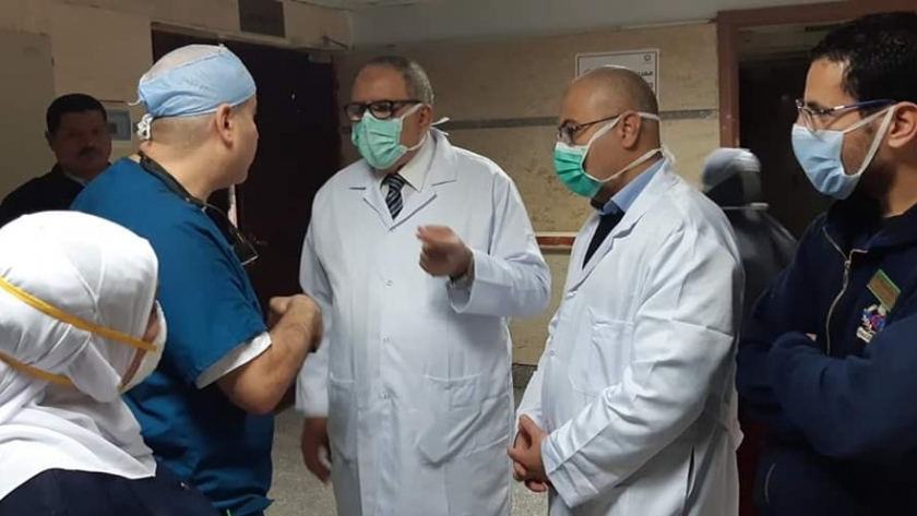 عميد طب بني سويف يتابع تنفيذ إجراءات مجابهة فيروس كورونا
