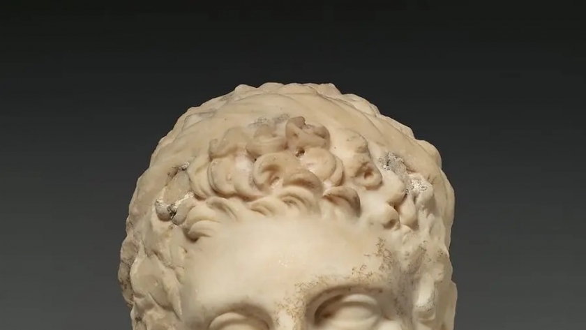 رأس من الرخام لأثينا - من المسروقات