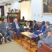 "رئيس جامعة الإسكندرية" يستقبل "سفير تنزانيا" بالقاهرة