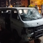آثار الهجوم على سيارة الشرطة فى حلوان