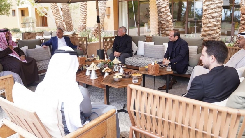 الرئيس السيسي مع الزعماء العرب خلال اللقاء