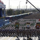 بالصور| عرض عسكري إيراني كبير وسط توتر إقليمي