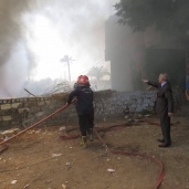 بالصور| مدير أمن بني سويف يشرف على إخماد حريق
