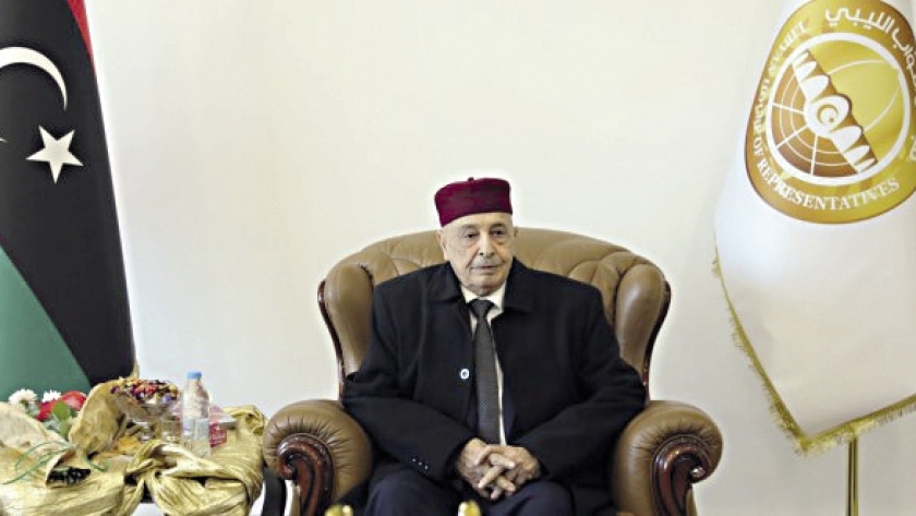 عقيلة صالح، رئيس البرلمان الليبي، يتقدم بأوراق ترشحه لمفوضية الانتخابات