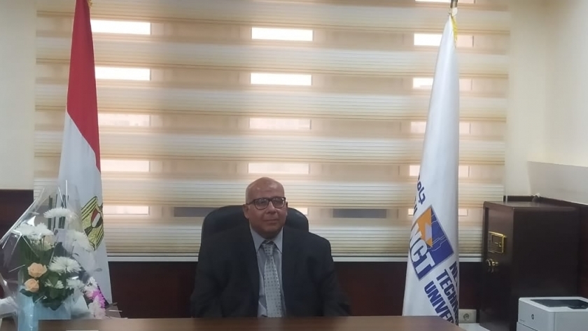 الدكتور هشام الديب رئيس جامعة القاهرة الجديدة التكنولوجية