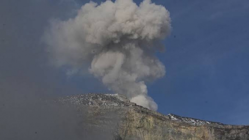 بركان أناك كراكاتو بإندونيسيا