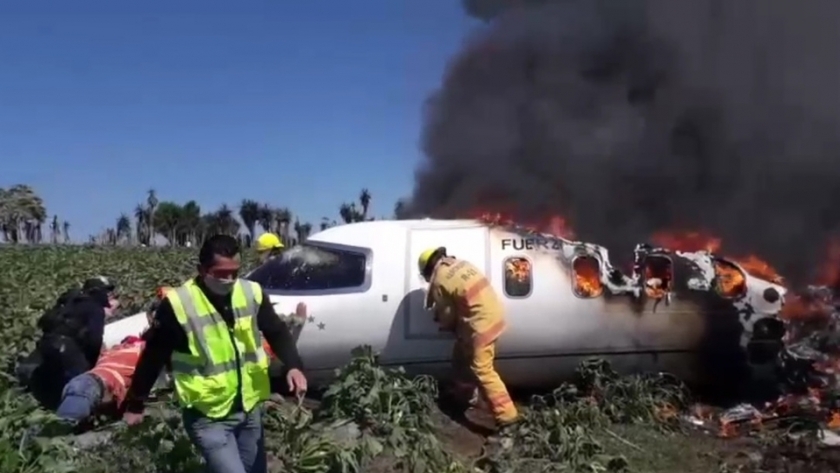 مقتل 7 أشخاص جراء تحطم طائرة عسكرية شرق المكسيك «فيديو وصور»