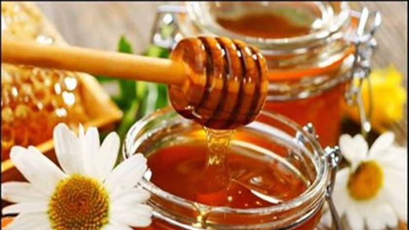 خلطة «العسل والبابونج وحبة البركة» لعلاج كورونا في سوهاج