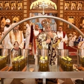 البابا تواضروس خلال صنع الميرون المقدس - أرشيفية