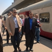 وزير النقل يتفقد محطتى مصر والجيزة إستعدادا لعيد الأضحى