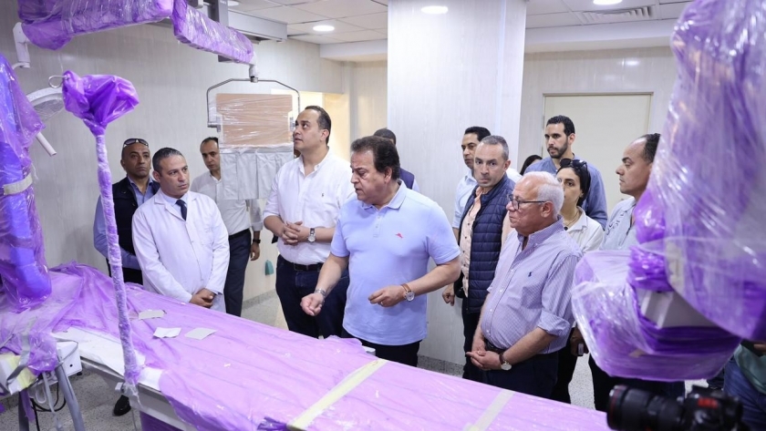 وزير الصحة يتفقد مستشفى السلام ببورسعيد