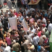 مواطنون يستقبلون ياسر رزق اليوم