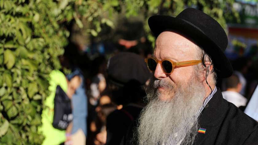 أحد المشاركين في مسيرة  المثليين بإسرائيل