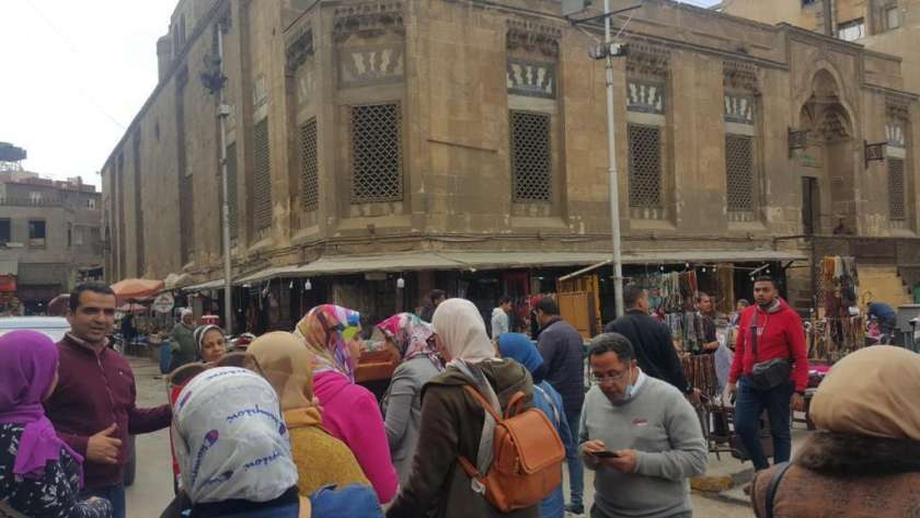 طلاب جامعة القاهرة في زيارة ميدانية لأماكن الأثرية
