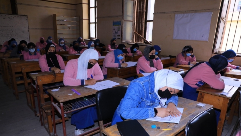 طلاب يؤدون امتحانات الثانوية- صورة أرشيفية