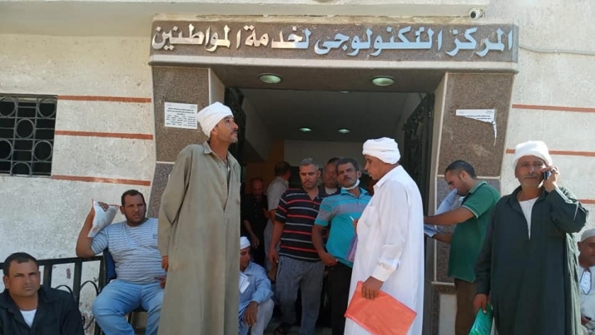 توافد المواطنين لسداد جدية التصالح في كفر الشيخ