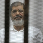 «مرسى» داخل قفص الاتهام