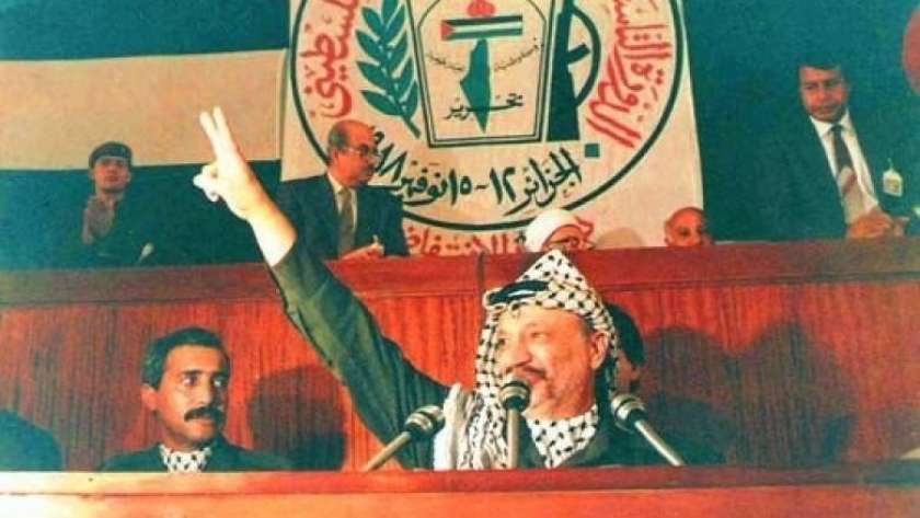 ياسر عرفات يعلن قيام دولة فلسطين