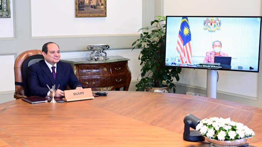 السيسي يبحث تعزيز علاقات التعاون مع رئيس وزراء ماليزيا بالفيديو كونفرانس