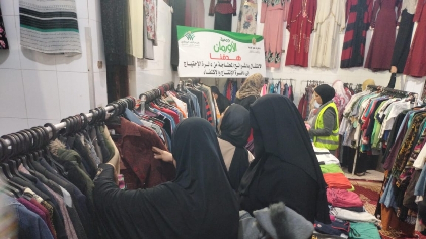 توزيع ملابس بالمجان في كفر الشيخ