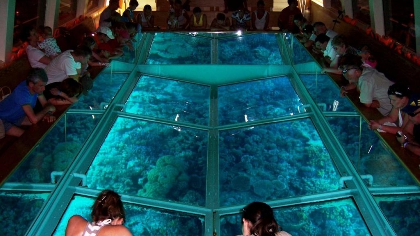 الغردقة تدخل موسوعة جينيس بأكبر مسطح زجاجي تحت الماء بصناعة مصرية