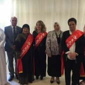 رئيس جامعة كفر الشيخ مع عددا من الامهات المثاليات