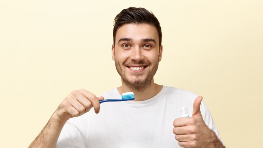 متى يجب تغيير فرشاة الأسنان؟