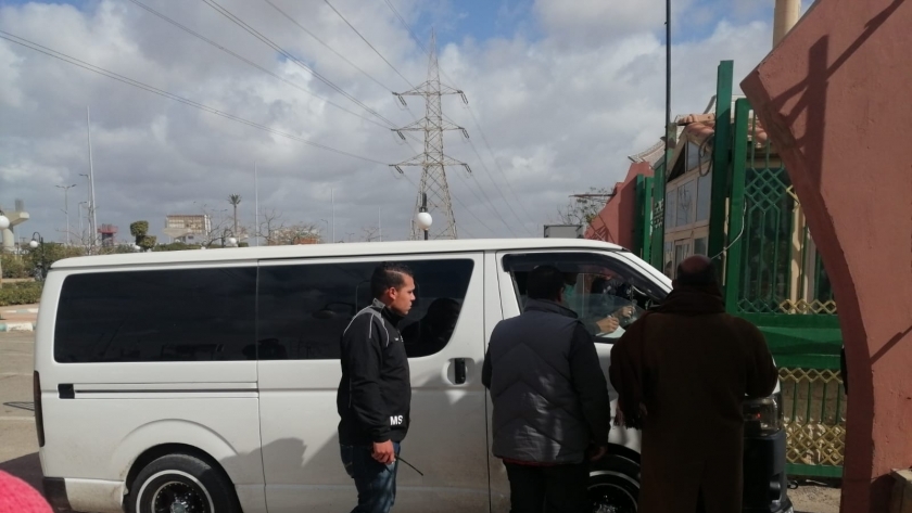 وصول جثمان الفنانة عايدة عبدالعزيز إلى مسجد الشرطة