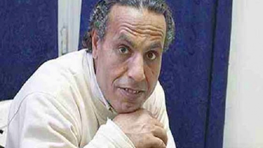 الكاتب حمدي أبو  جليل
