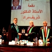 رئيس جامعة القاهرة : تطوير معامل الجامعة بتكلفة 17 مليون جنيه لخدمة الباحثين