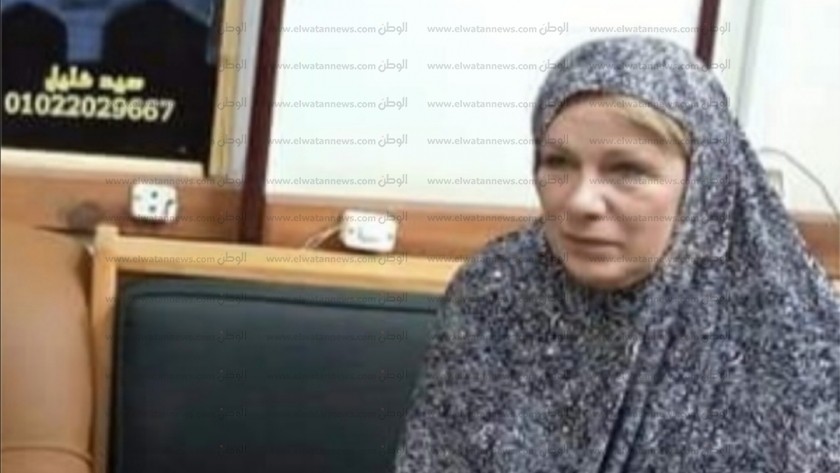 كريستا سائحة ألمانية تعلن اسلامها في الغردقة
