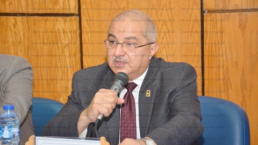 رئيس جامعة أسيوط يعطى إشارة البدء لانطلاق فعاليات المرحلتين  الثالثة و الرابعة لجامعة الطفل